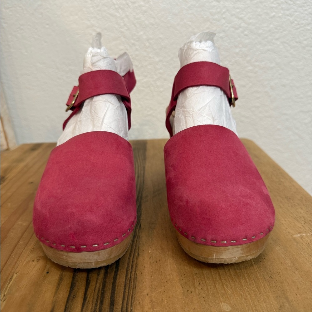 Pink Bryr Clogs